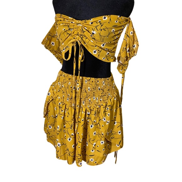 NWOT 2 Piece Yellow/Mustard Crop Short Set Women’s Size Large - Picture 5 of 14